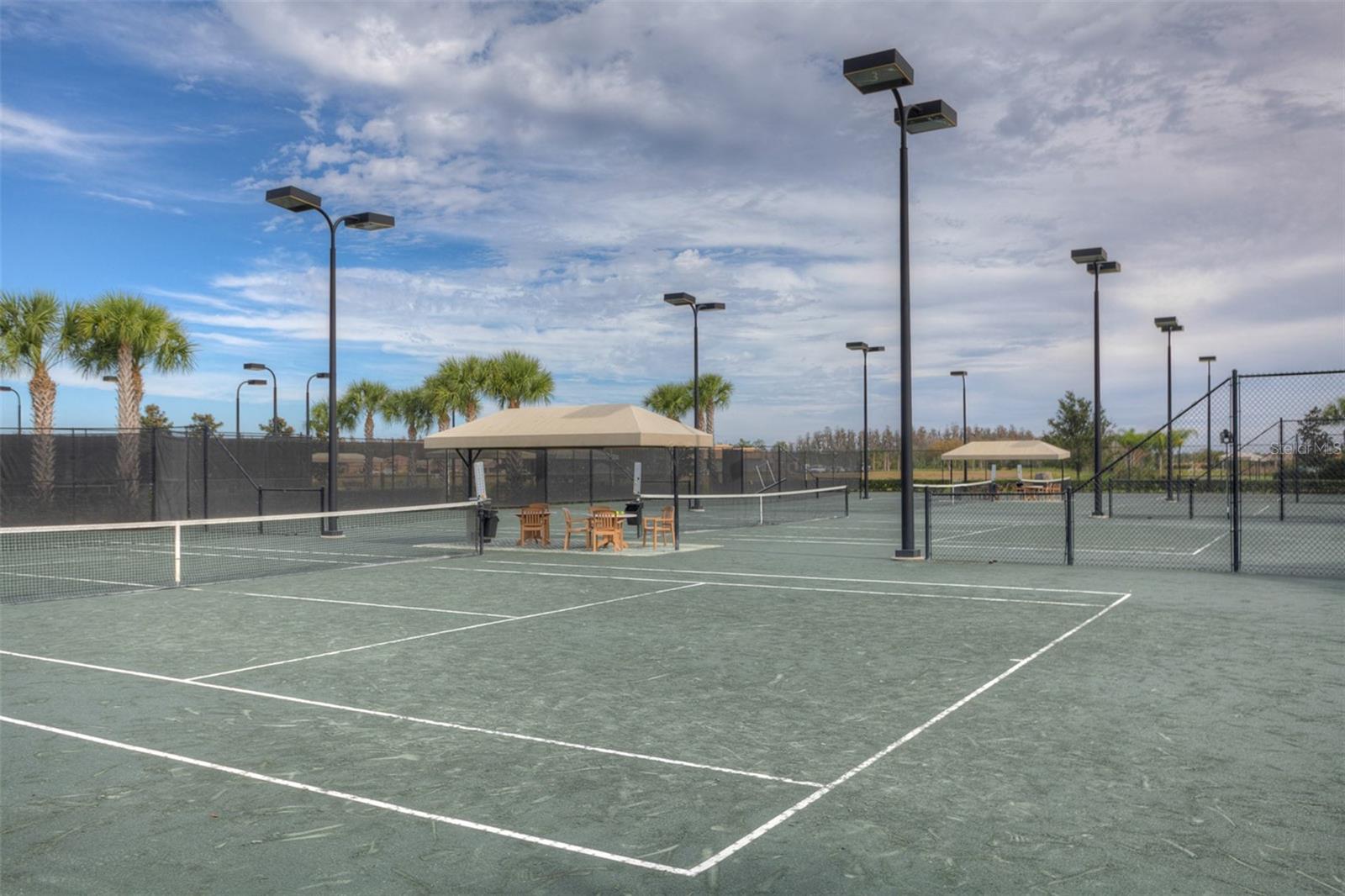 VALENCIA LAKES - Residential