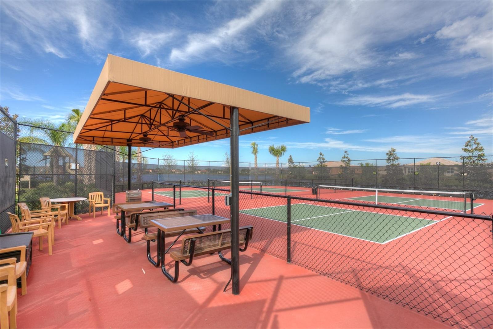 VALENCIA LAKES - Residential