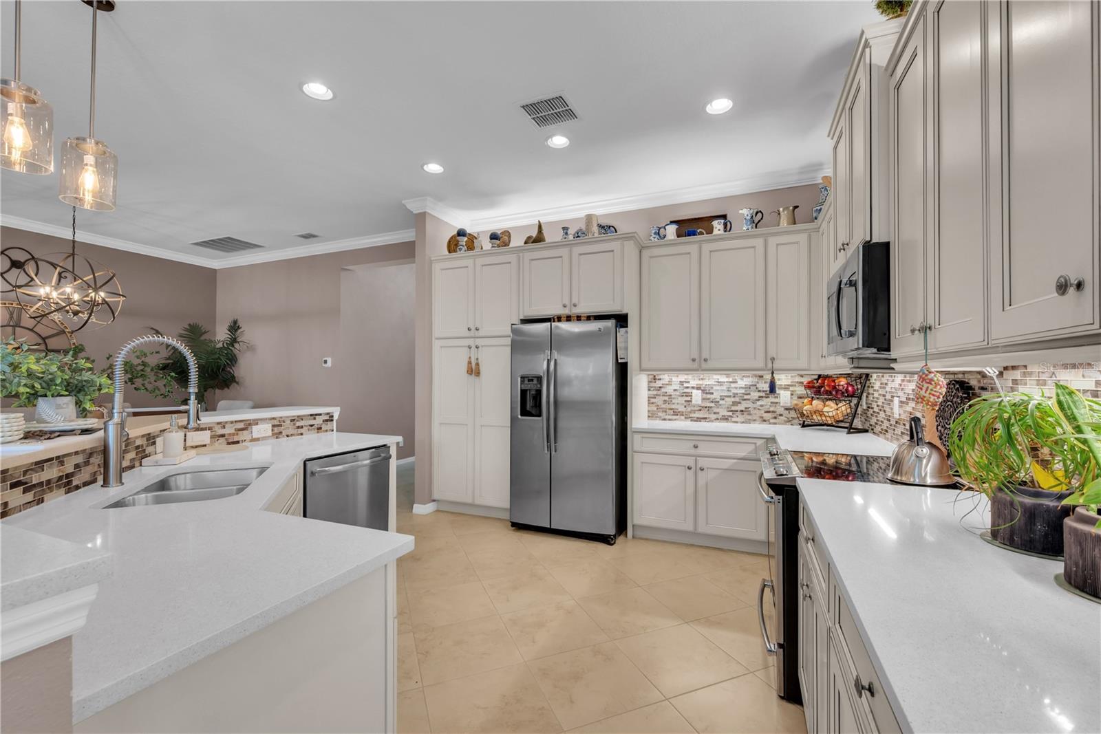 VALENCIA LAKES - Residential