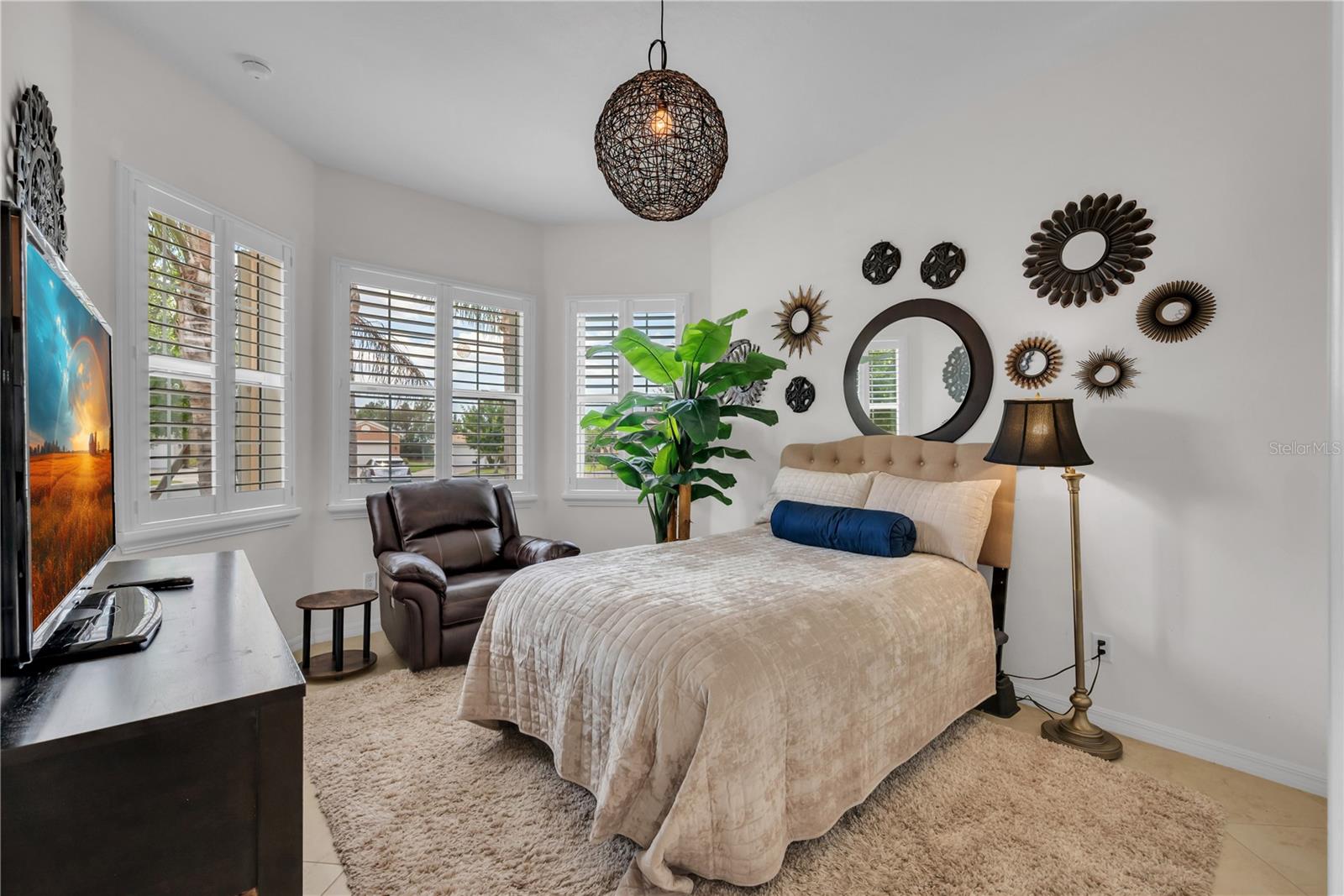 VALENCIA LAKES - Residential