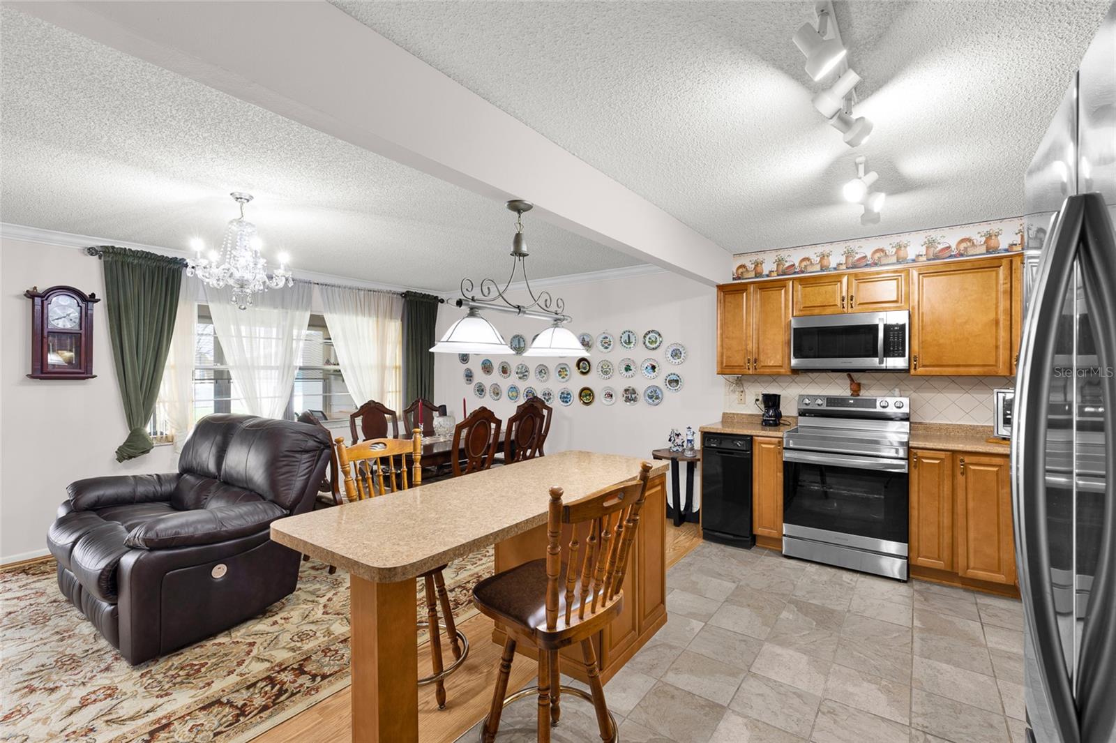 CIRCLE SQUARE WOODS Y - Residential