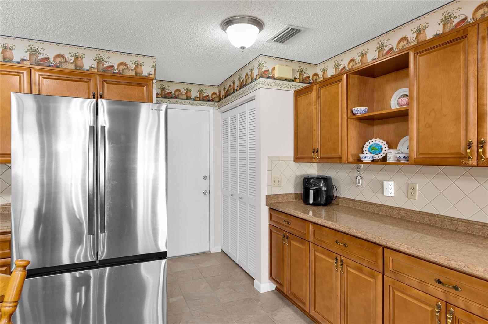 CIRCLE SQUARE WOODS Y - Residential