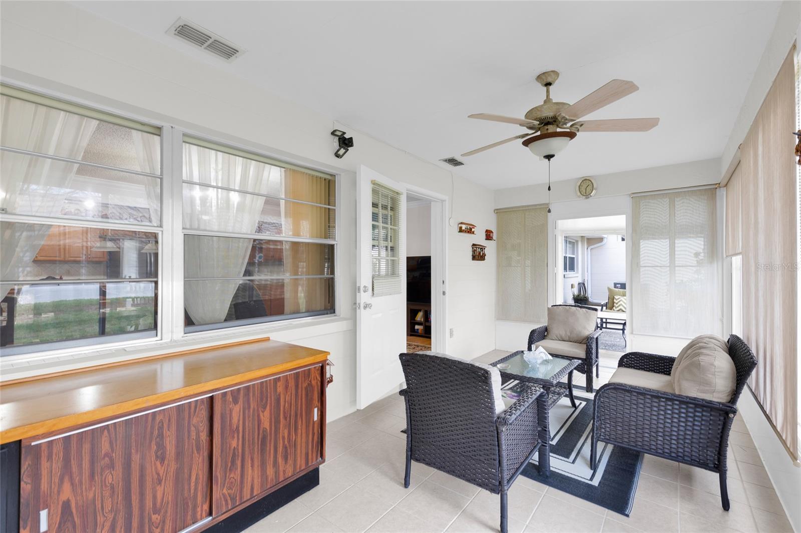 CIRCLE SQUARE WOODS Y - Residential