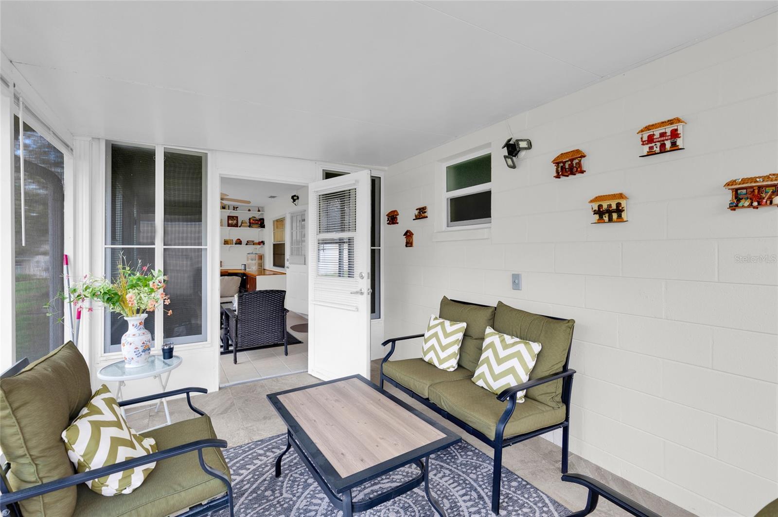 CIRCLE SQUARE WOODS Y - Residential