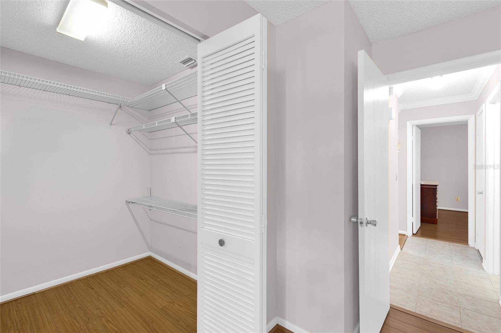 CIRCLE SQUARE WOODS Y - Residential