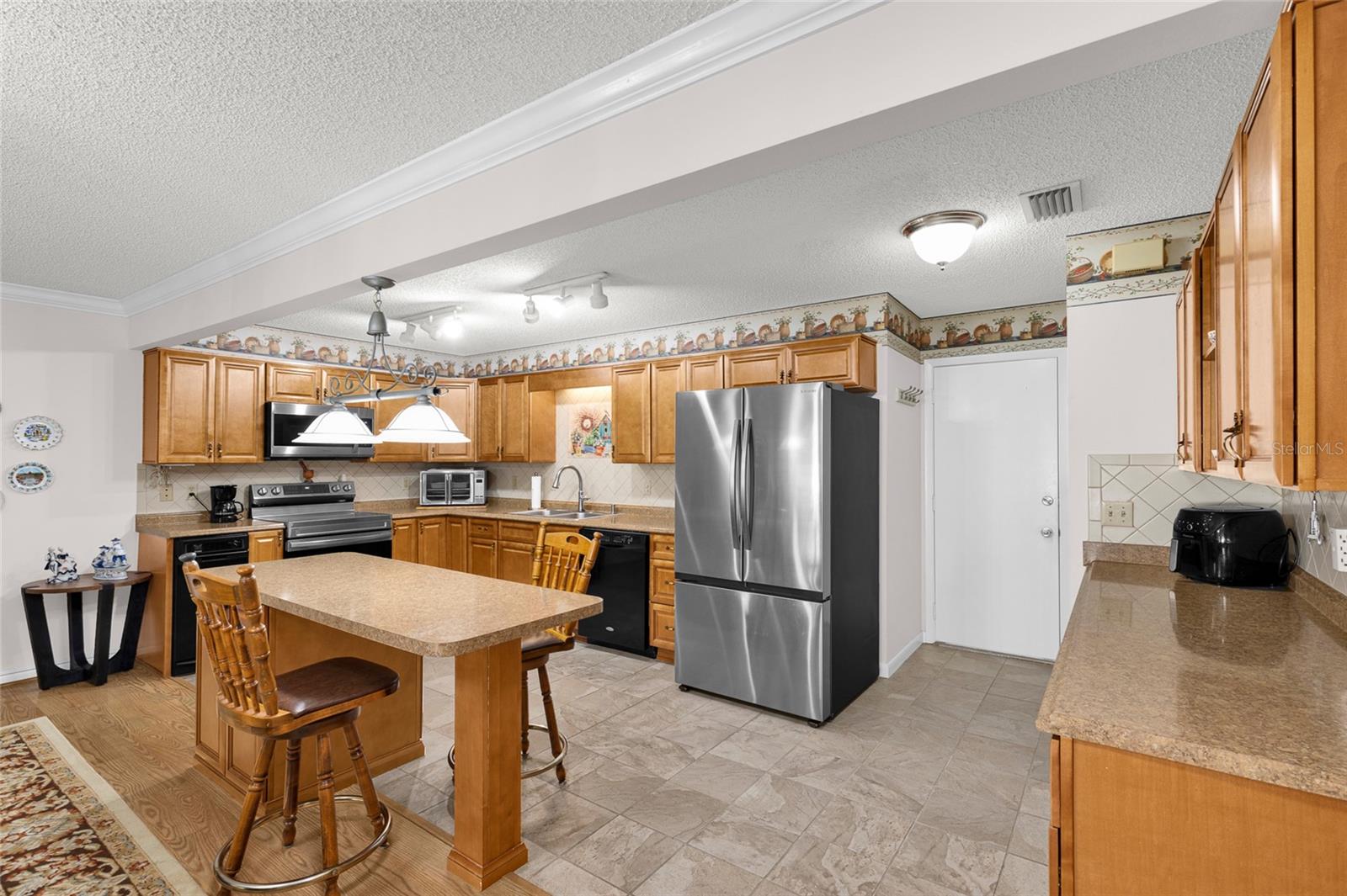 CIRCLE SQUARE WOODS Y - Residential