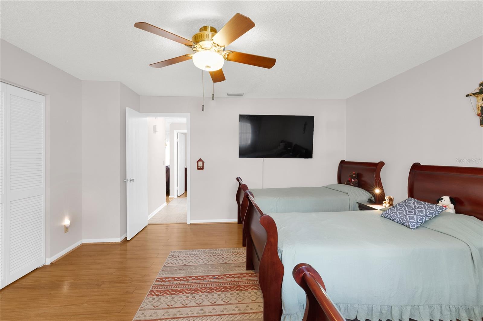 CIRCLE SQUARE WOODS Y - Residential