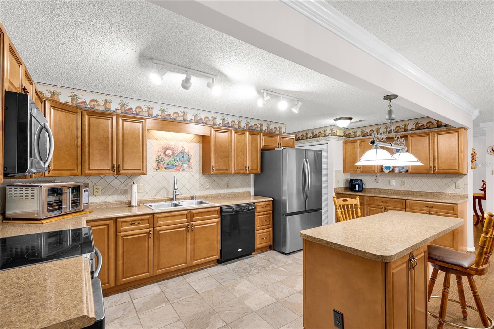 CIRCLE SQUARE WOODS Y - Residential