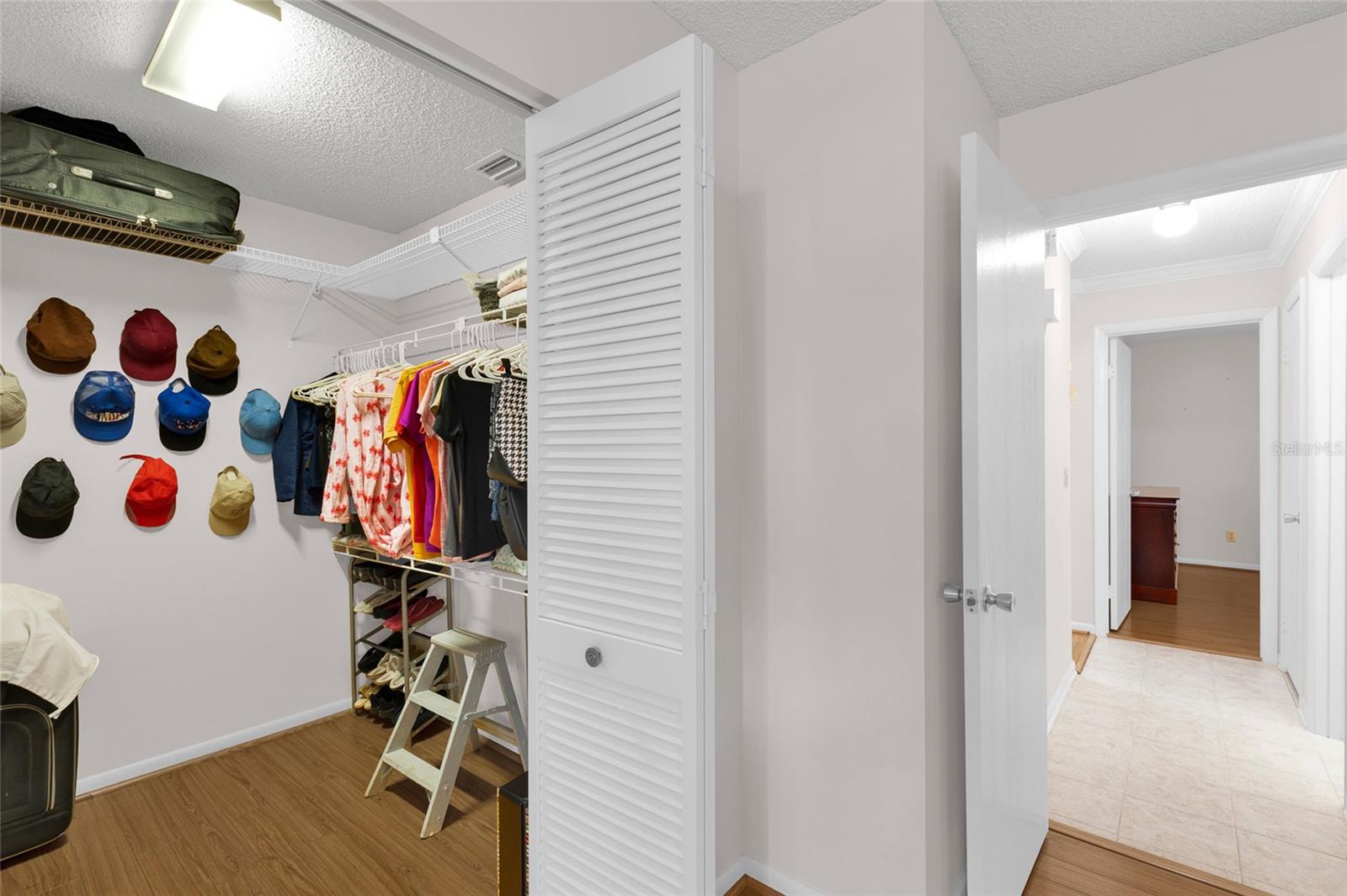 CIRCLE SQUARE WOODS Y - Residential