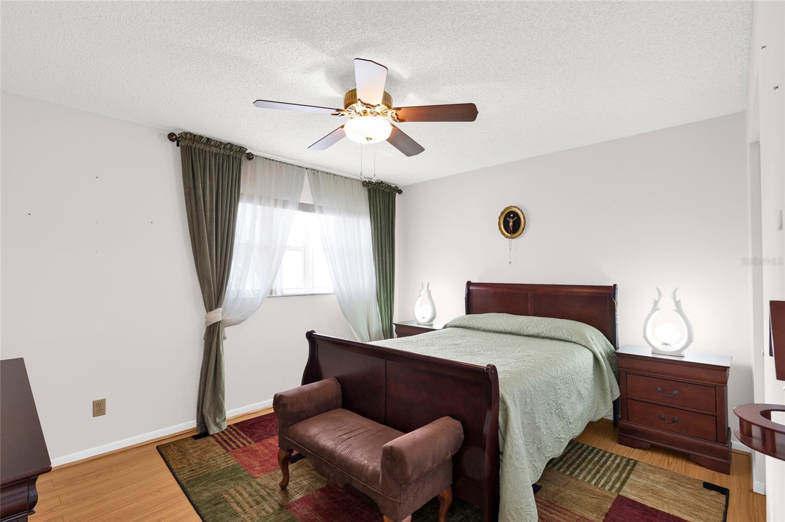 CIRCLE SQUARE WOODS Y - Residential