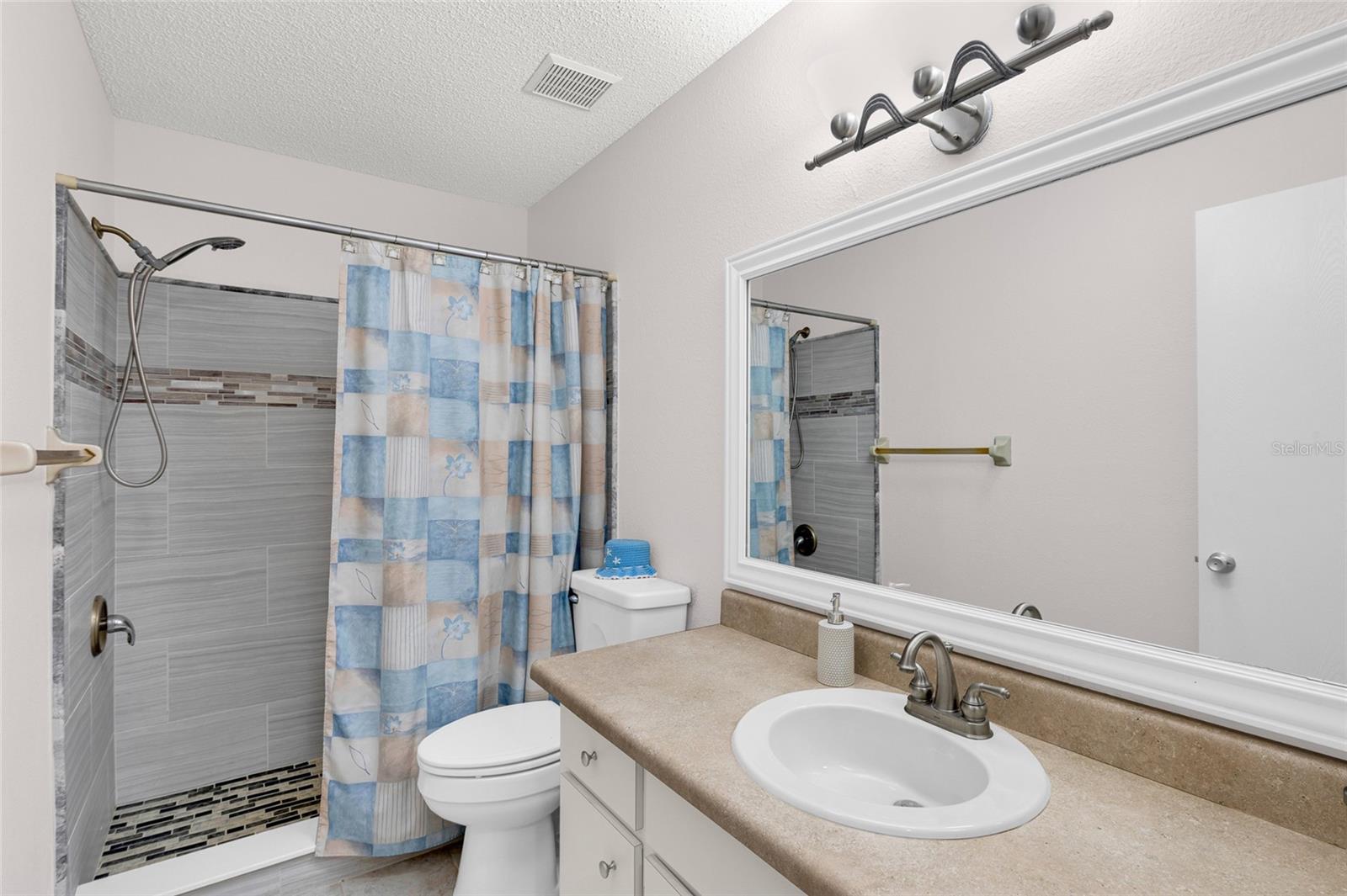 CIRCLE SQUARE WOODS Y - Residential