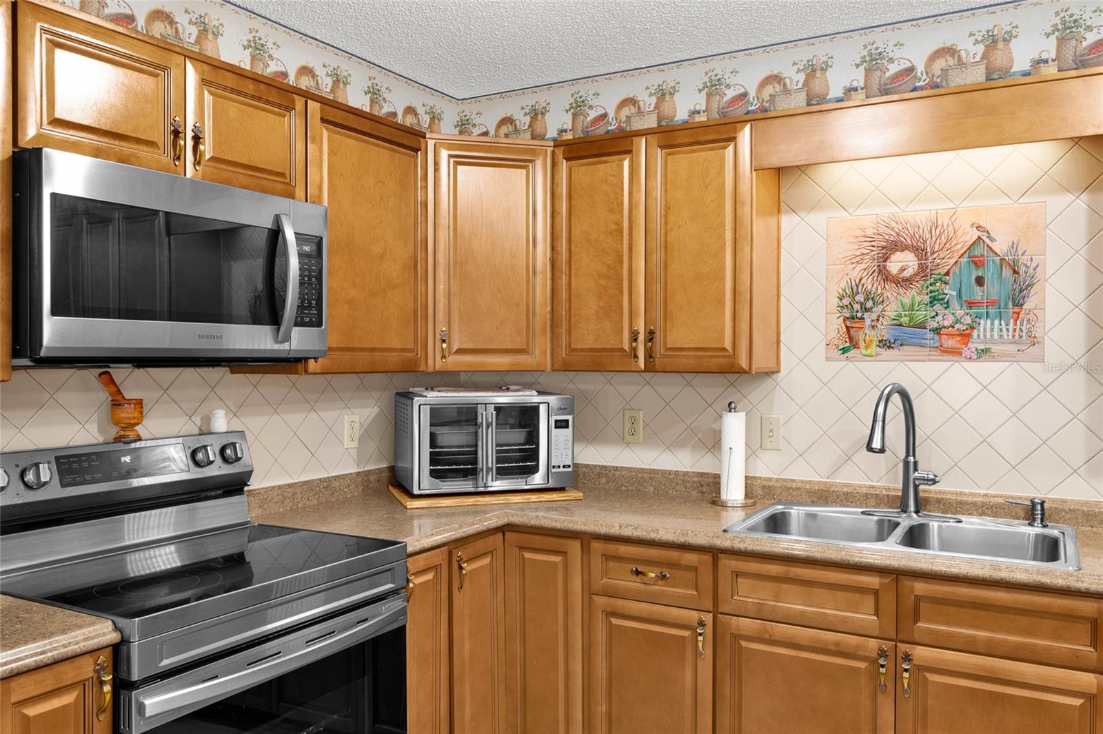 CIRCLE SQUARE WOODS Y - Residential