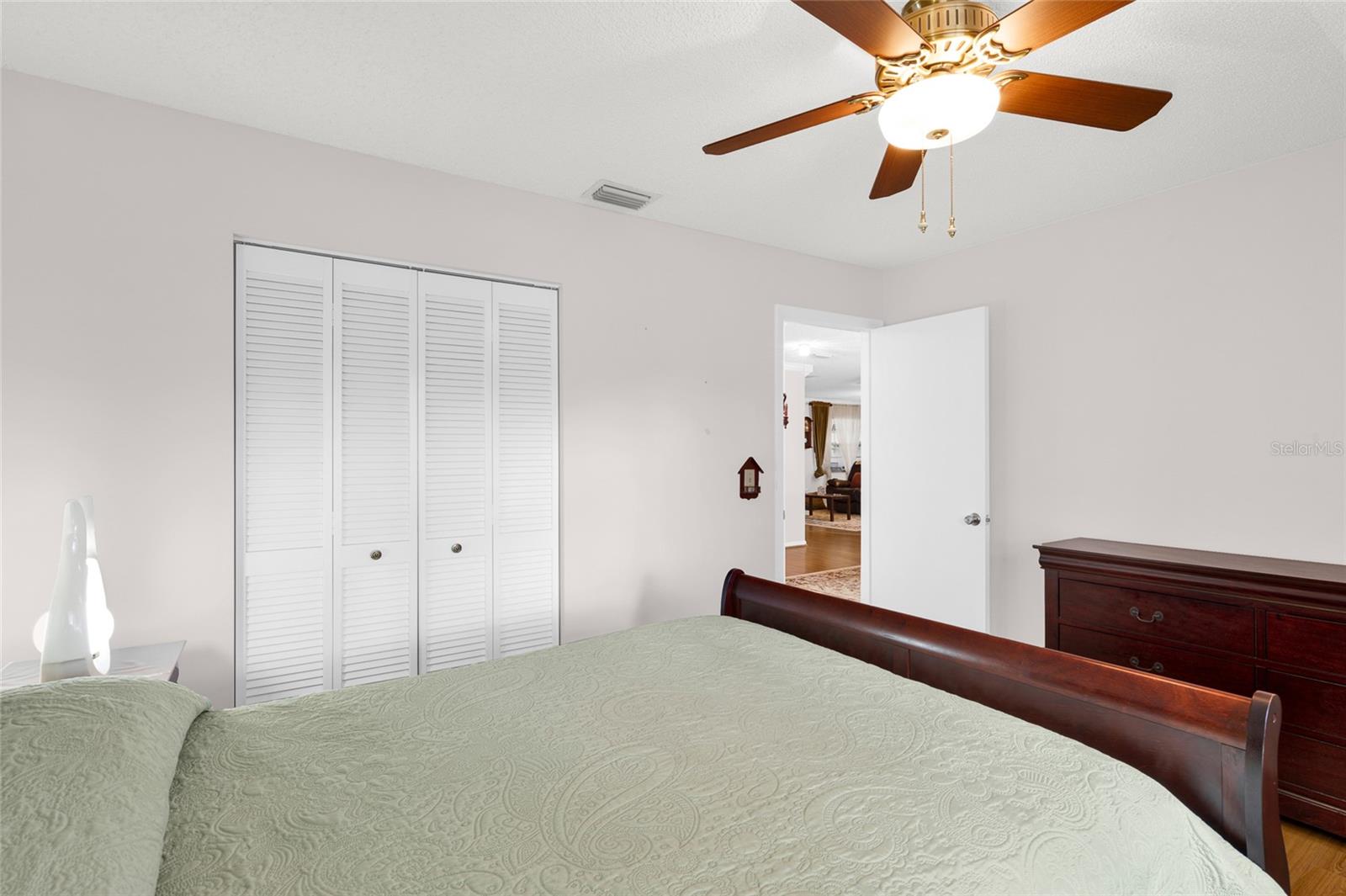 CIRCLE SQUARE WOODS Y - Residential