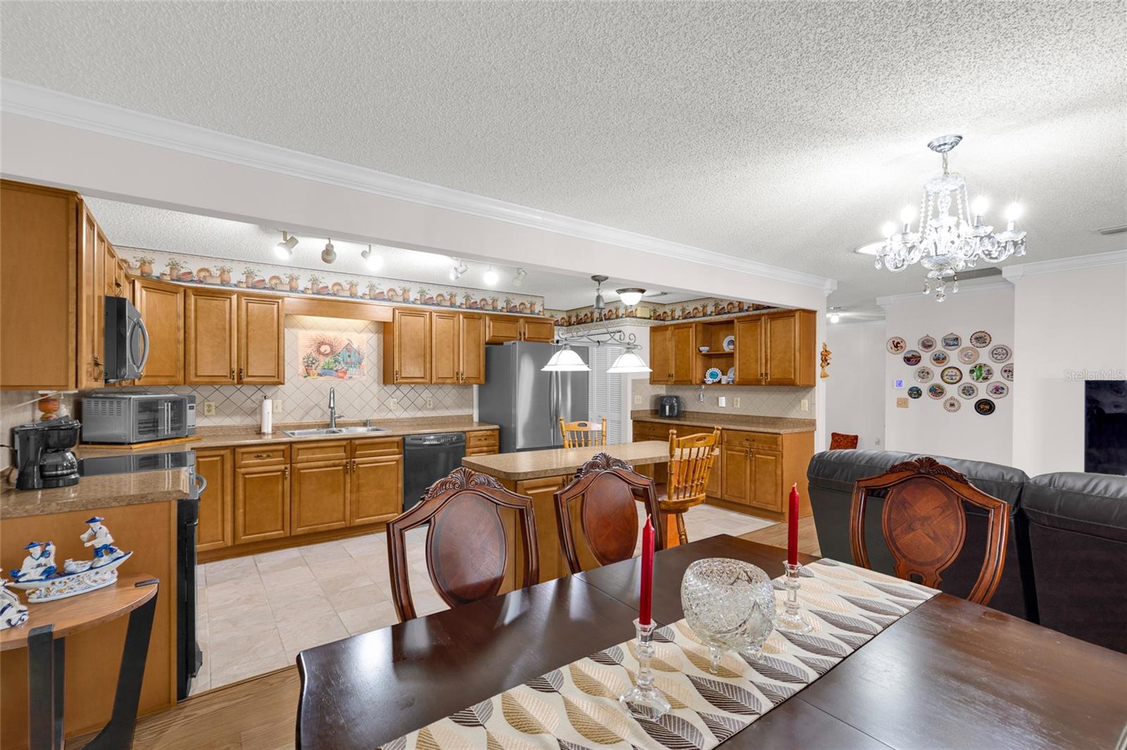 CIRCLE SQUARE WOODS Y - Residential