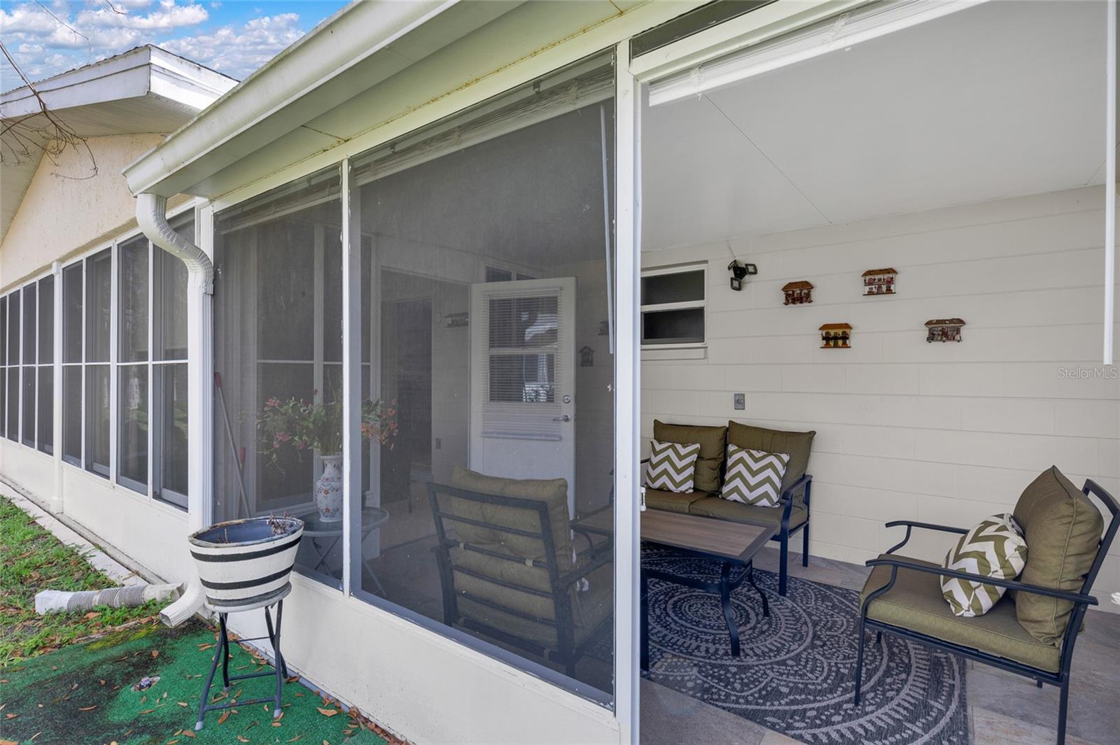 CIRCLE SQUARE WOODS Y - Residential