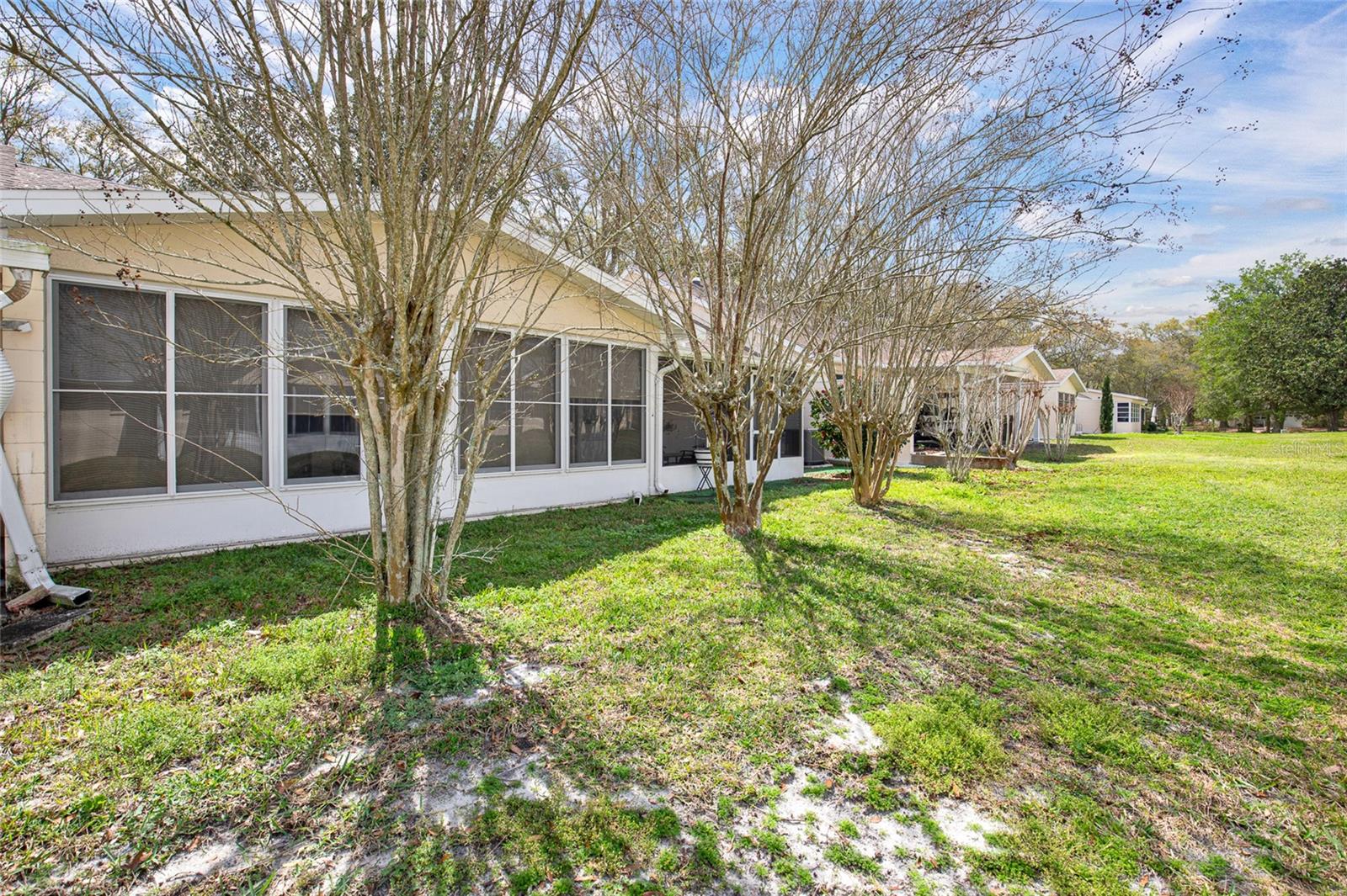 CIRCLE SQUARE WOODS Y - Residential