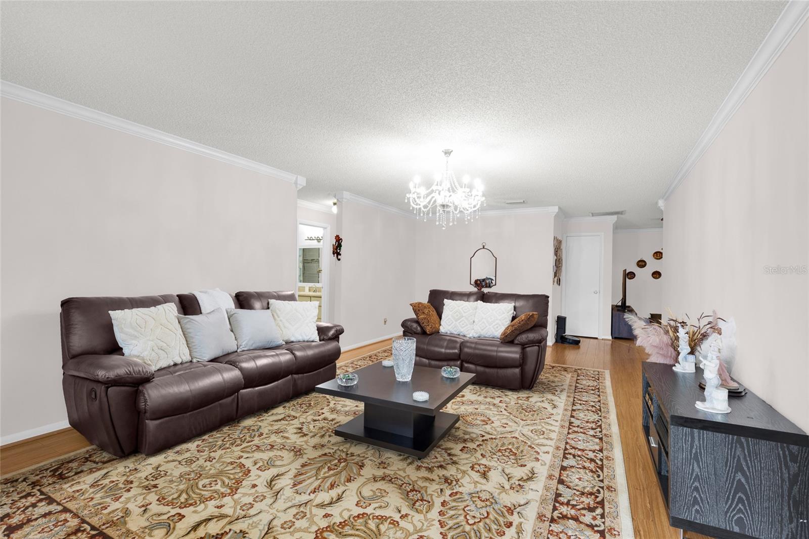 CIRCLE SQUARE WOODS Y - Residential