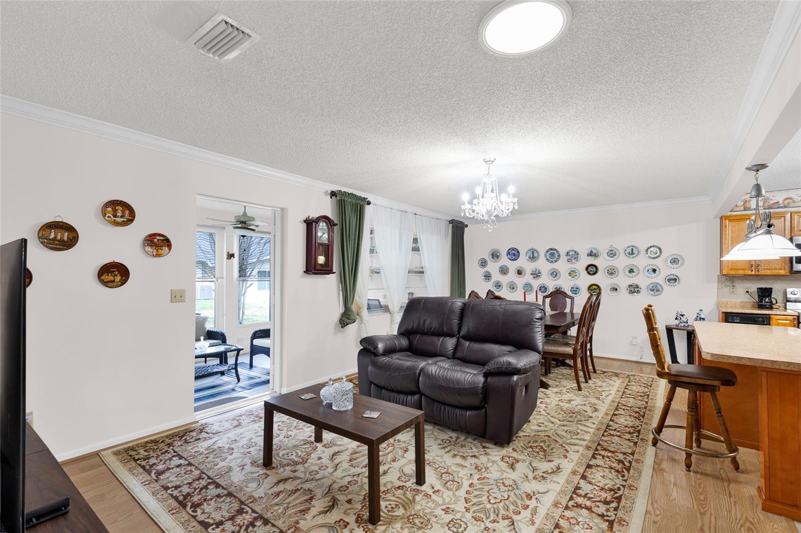 CIRCLE SQUARE WOODS Y - Residential