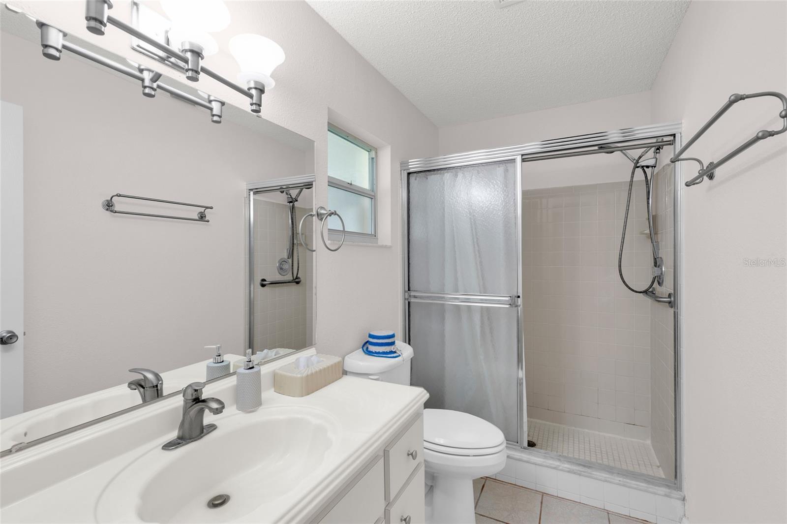 CIRCLE SQUARE WOODS Y - Residential