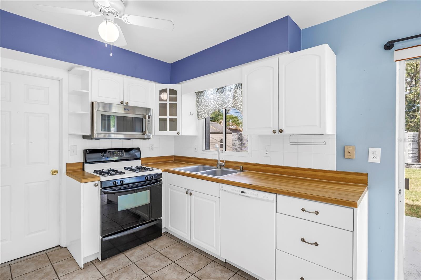 FAIRVIEW ESTATES - Residential Lease