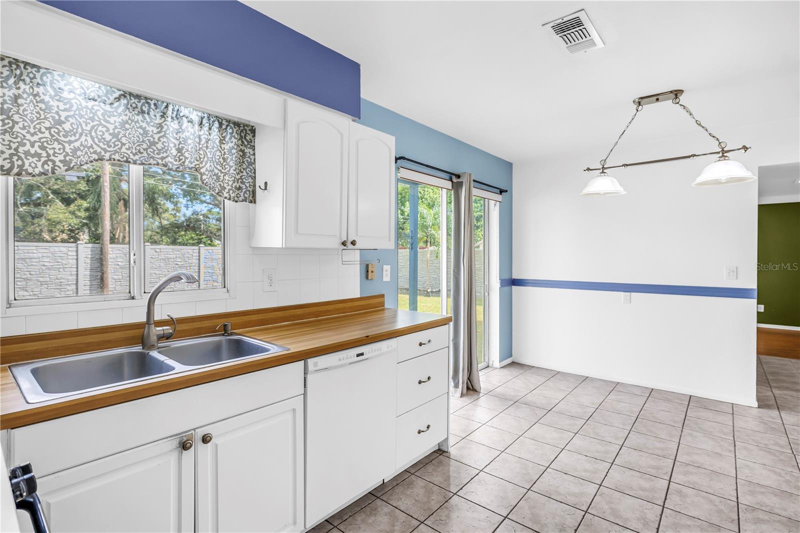 FAIRVIEW ESTATES - Residential Lease