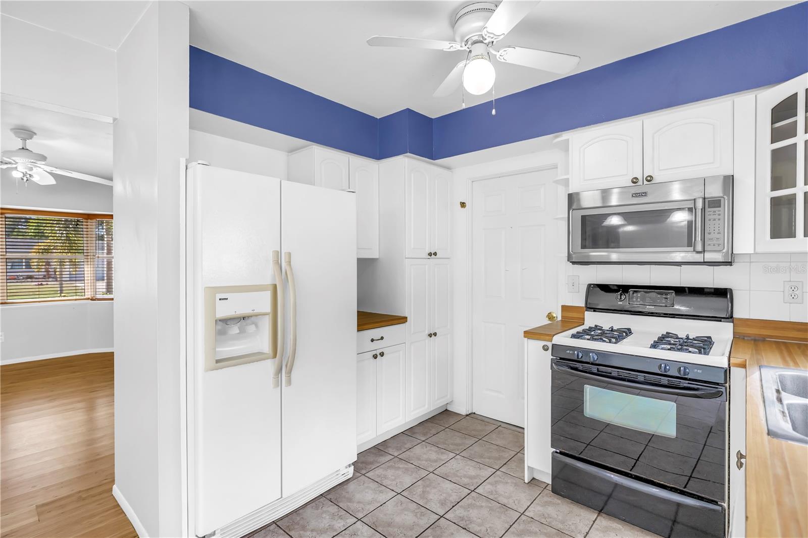 FAIRVIEW ESTATES - Residential Lease