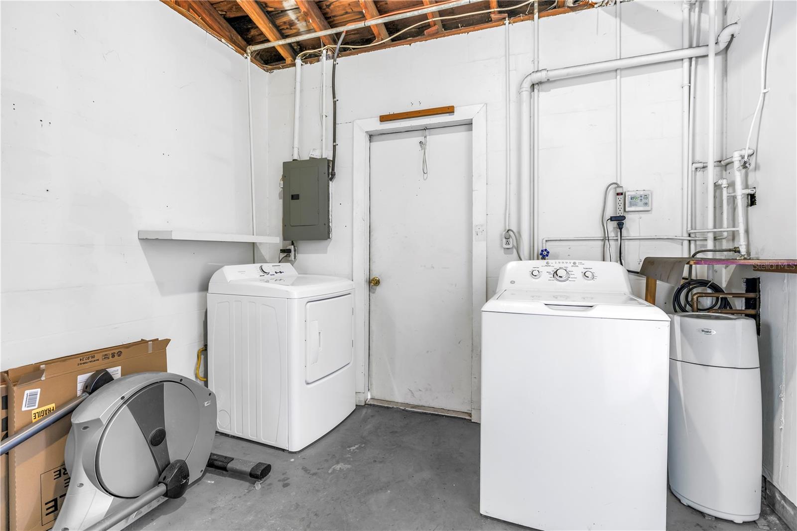 FAIRVIEW ESTATES - Residential Lease