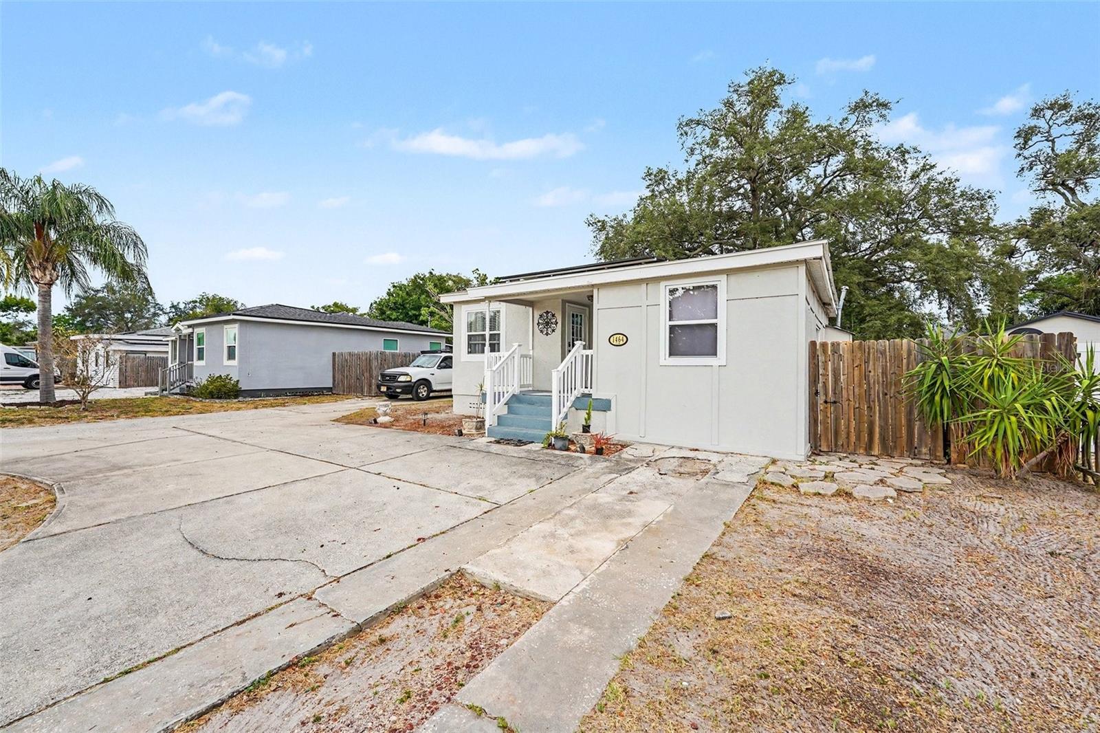1464 DRUID ROAD E
