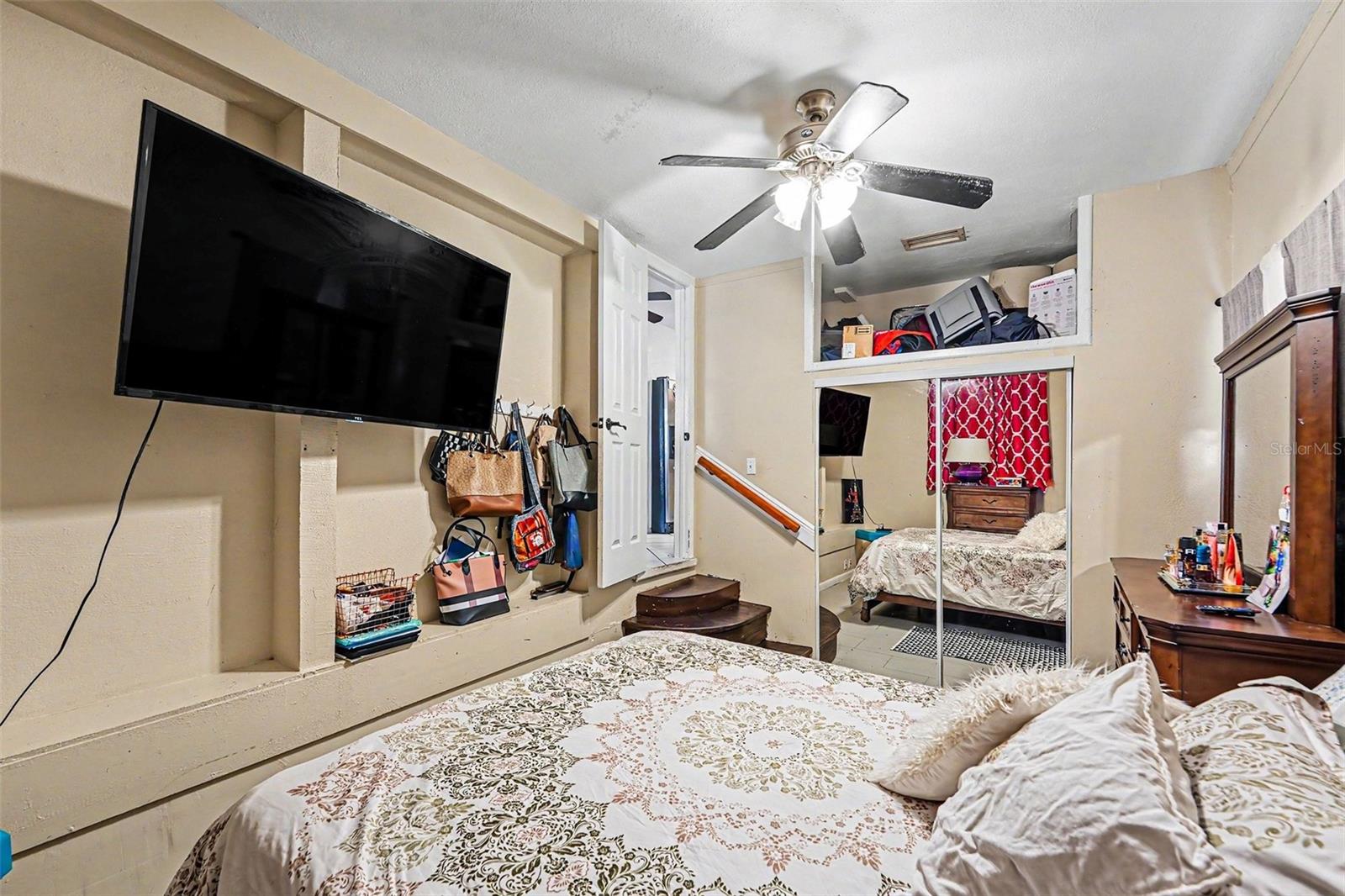 BREEZE HILL - Residential