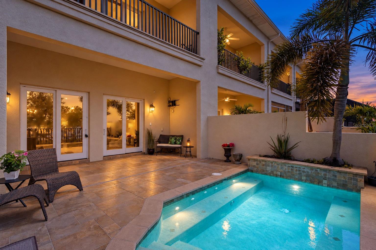 1008 PASEO DEL RIO NE