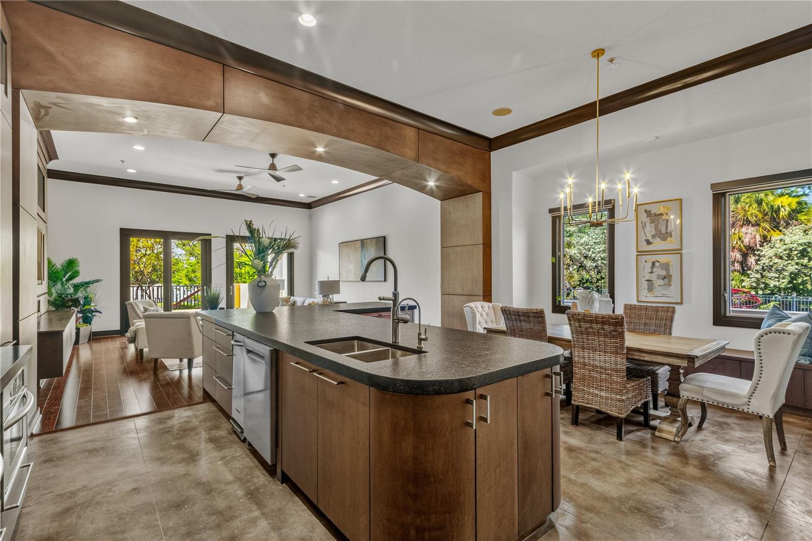 1008 PASEO DEL RIO NE