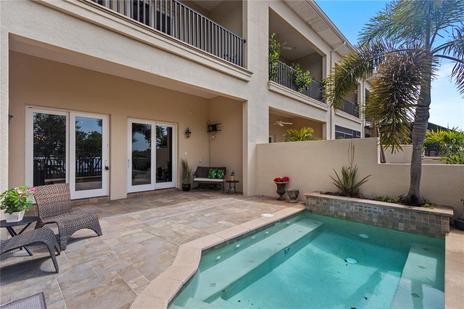1008 PASEO DEL RIO NE