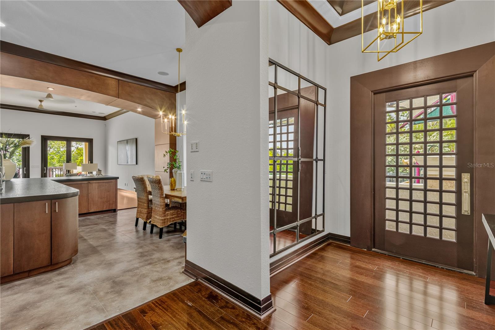 1008 PASEO DEL RIO NE