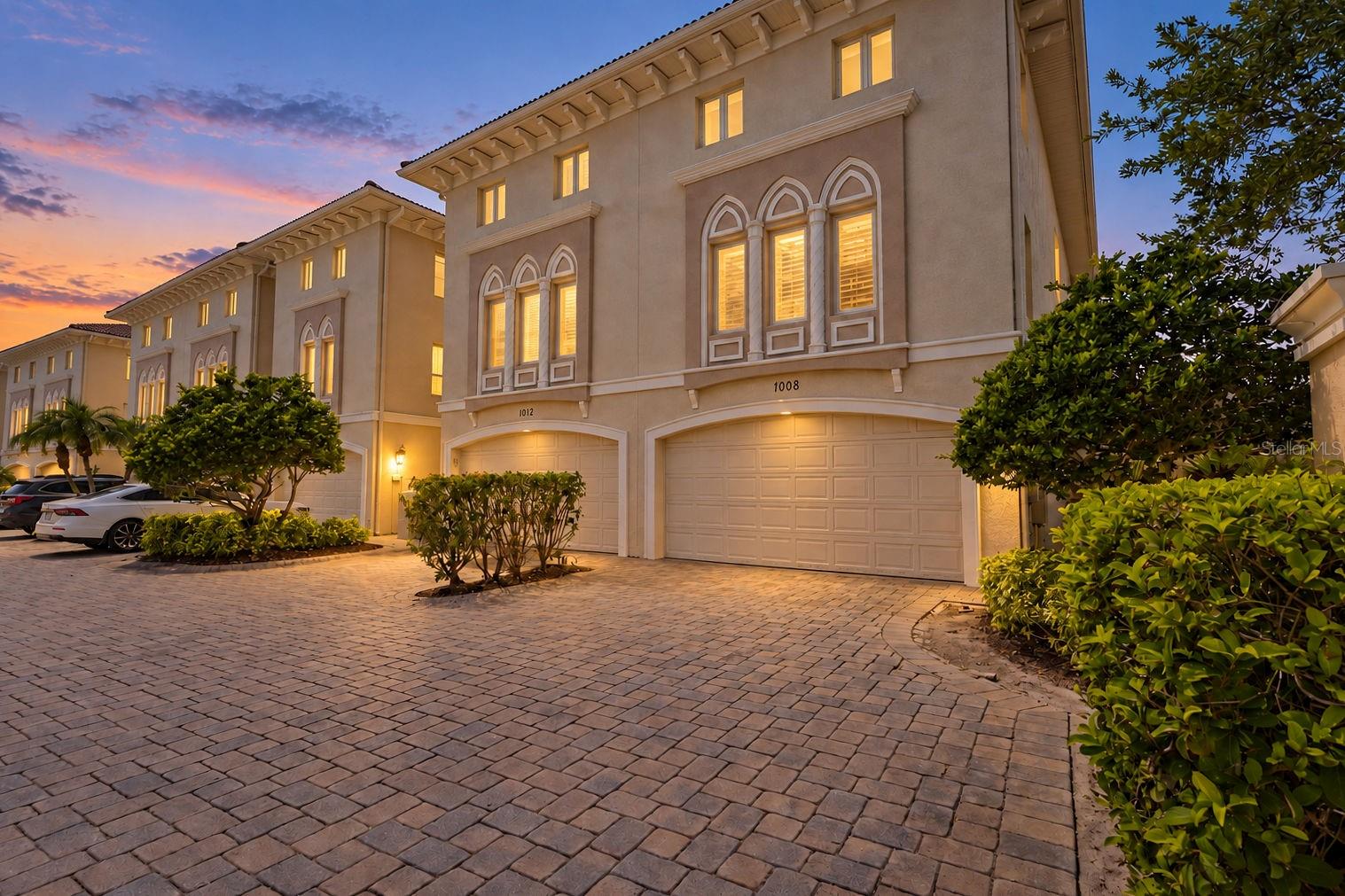 1008 PASEO DEL RIO NE