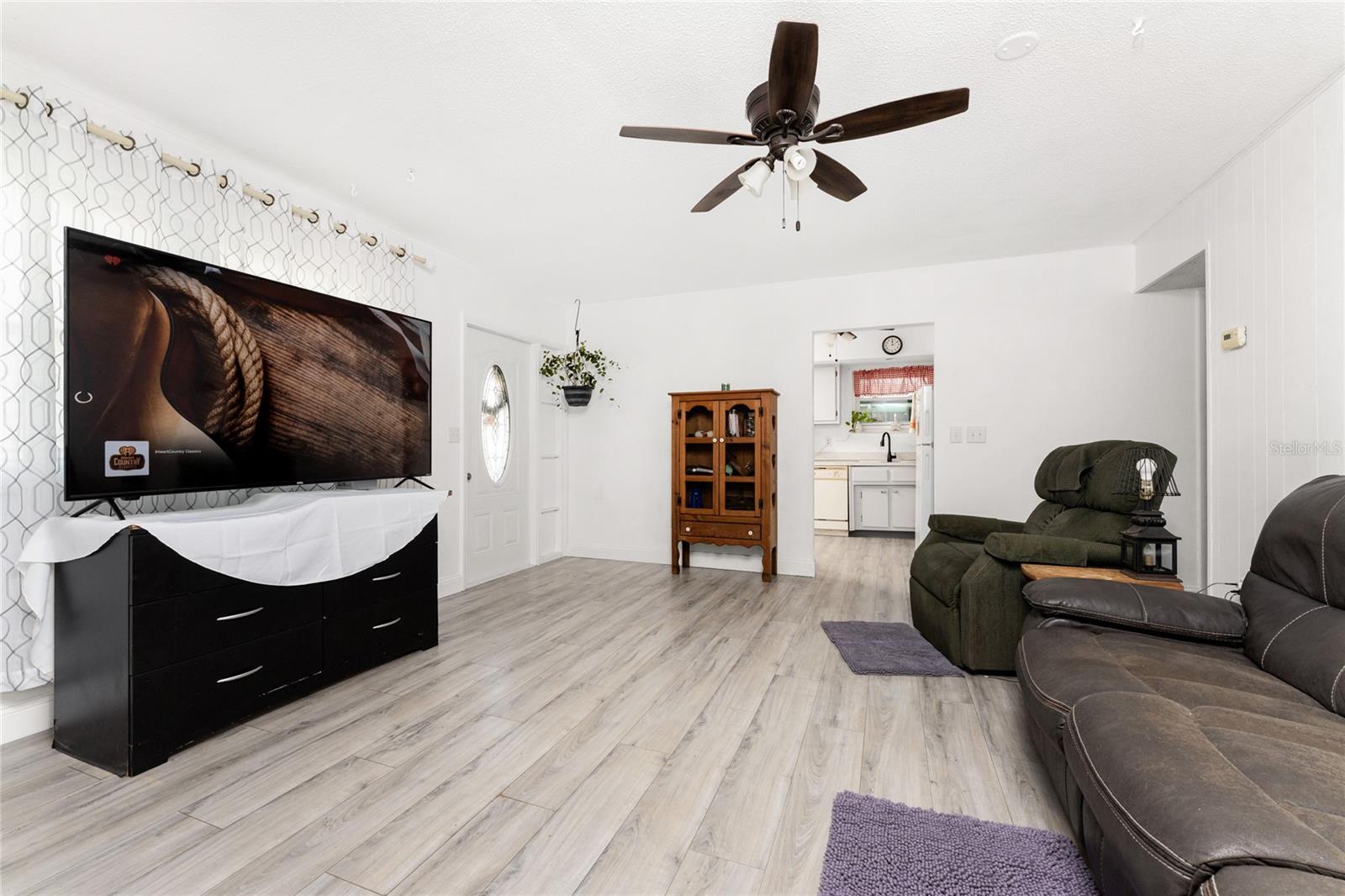 8123 HERBISON AVENUE