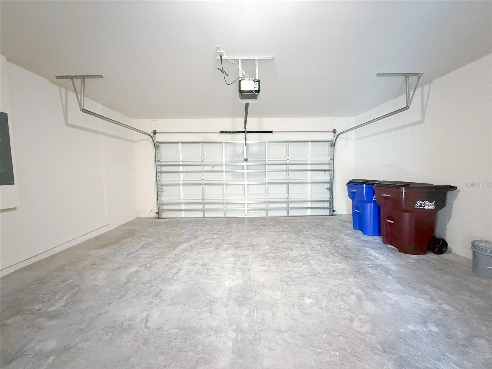 THOMPSON GROVE - Residential Lease