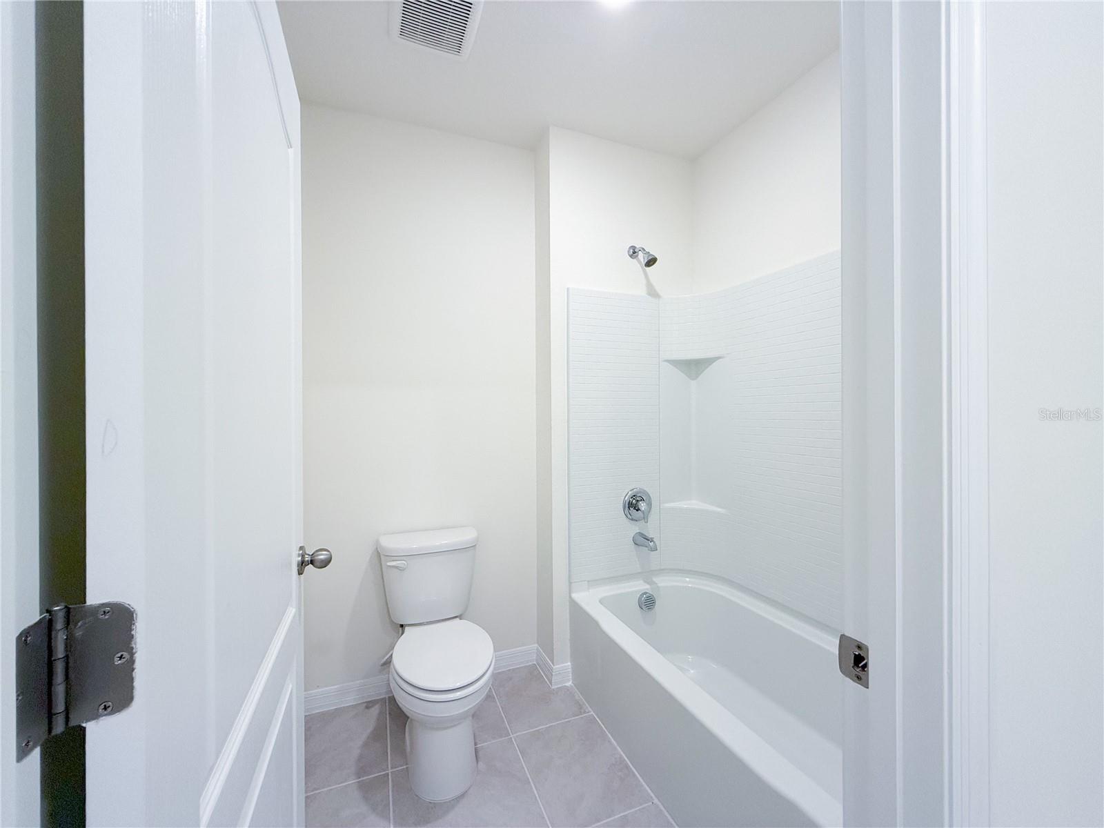 THOMPSON GROVE - Residential Lease