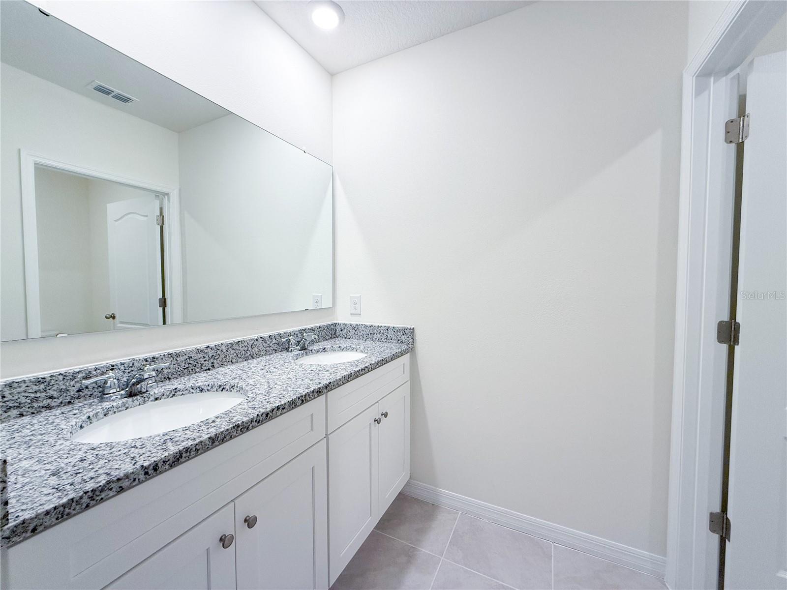 THOMPSON GROVE - Residential Lease