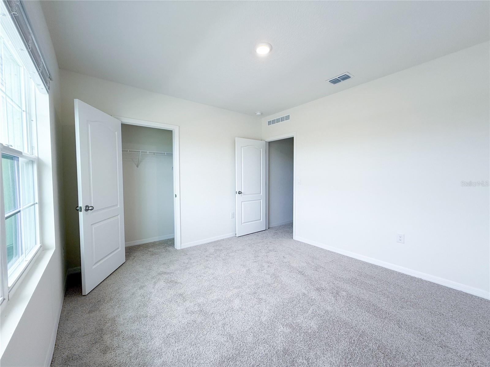 THOMPSON GROVE - Residential Lease