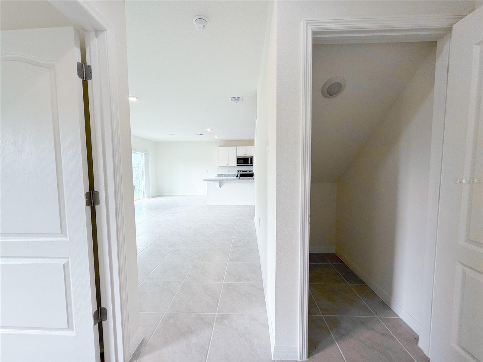 THOMPSON GROVE - Residential Lease