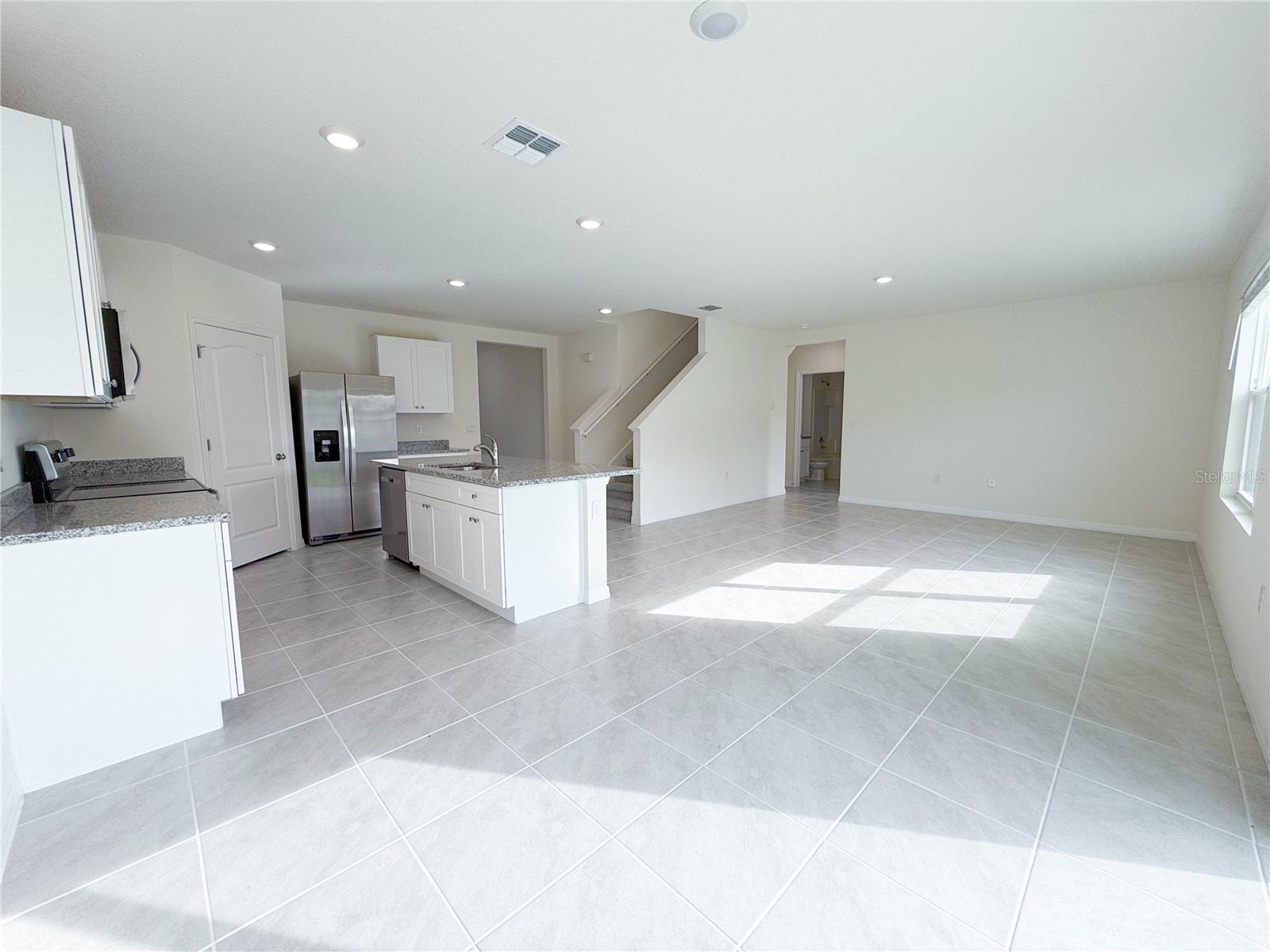 THOMPSON GROVE - Residential Lease