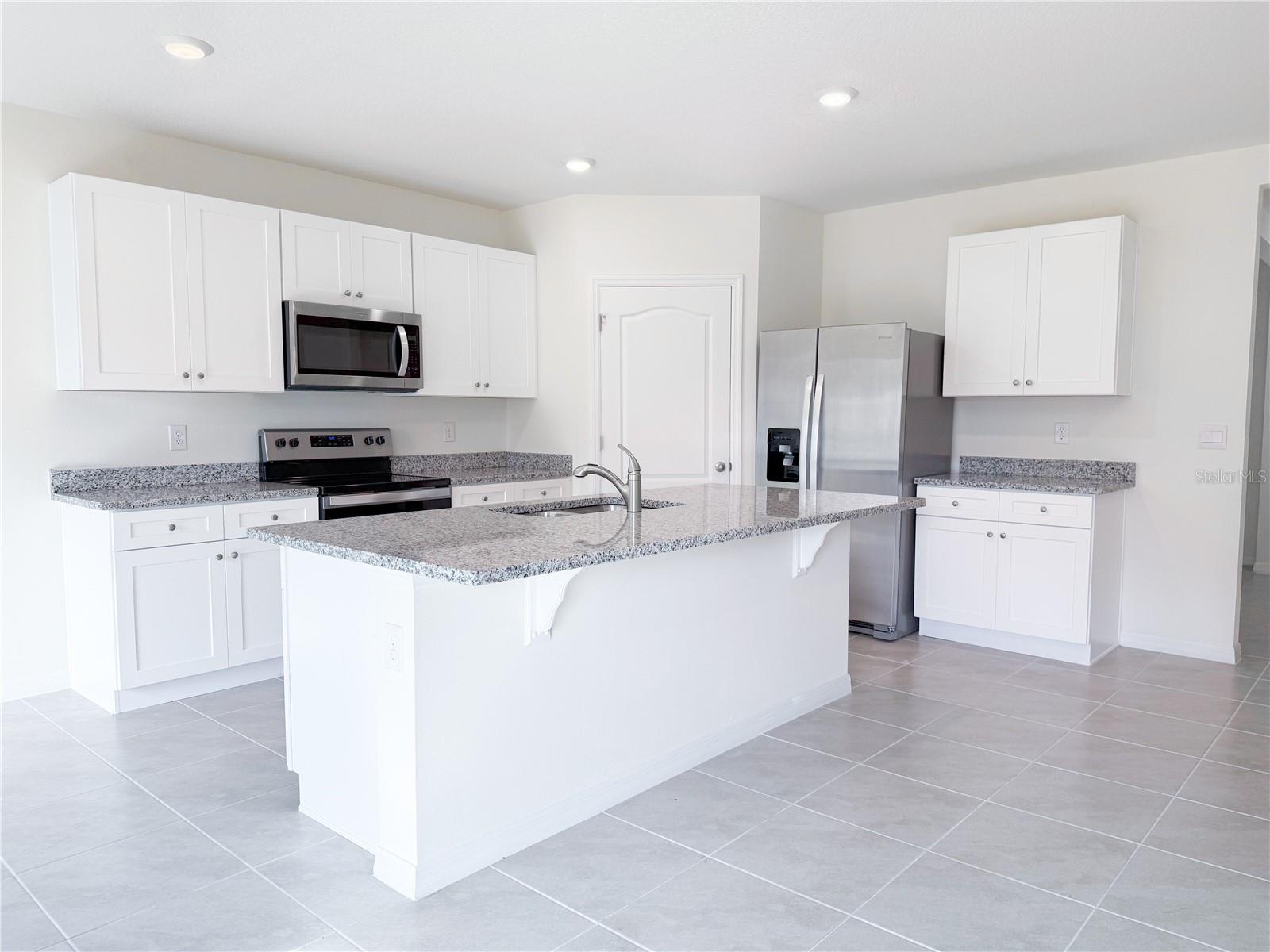 THOMPSON GROVE - Residential Lease