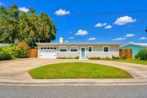 Photo of 1620 17th Street NW, Winter Haven, FL 33881 (MLS # P4938977)