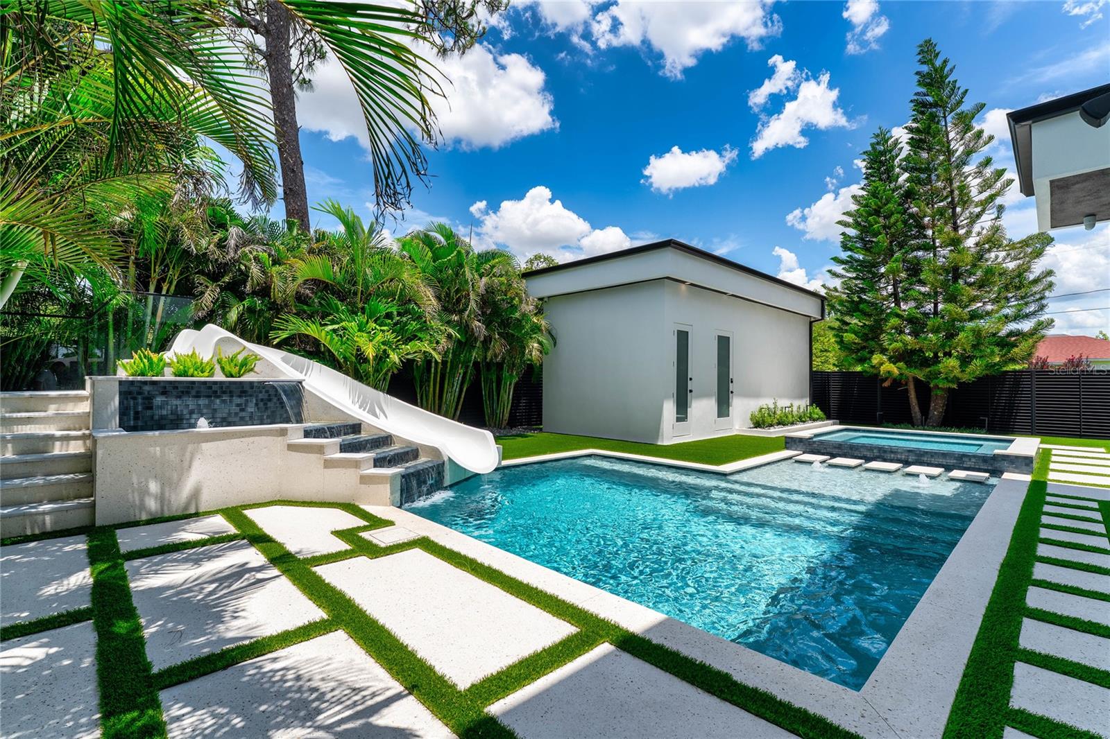 SUNSET PARK - Residential