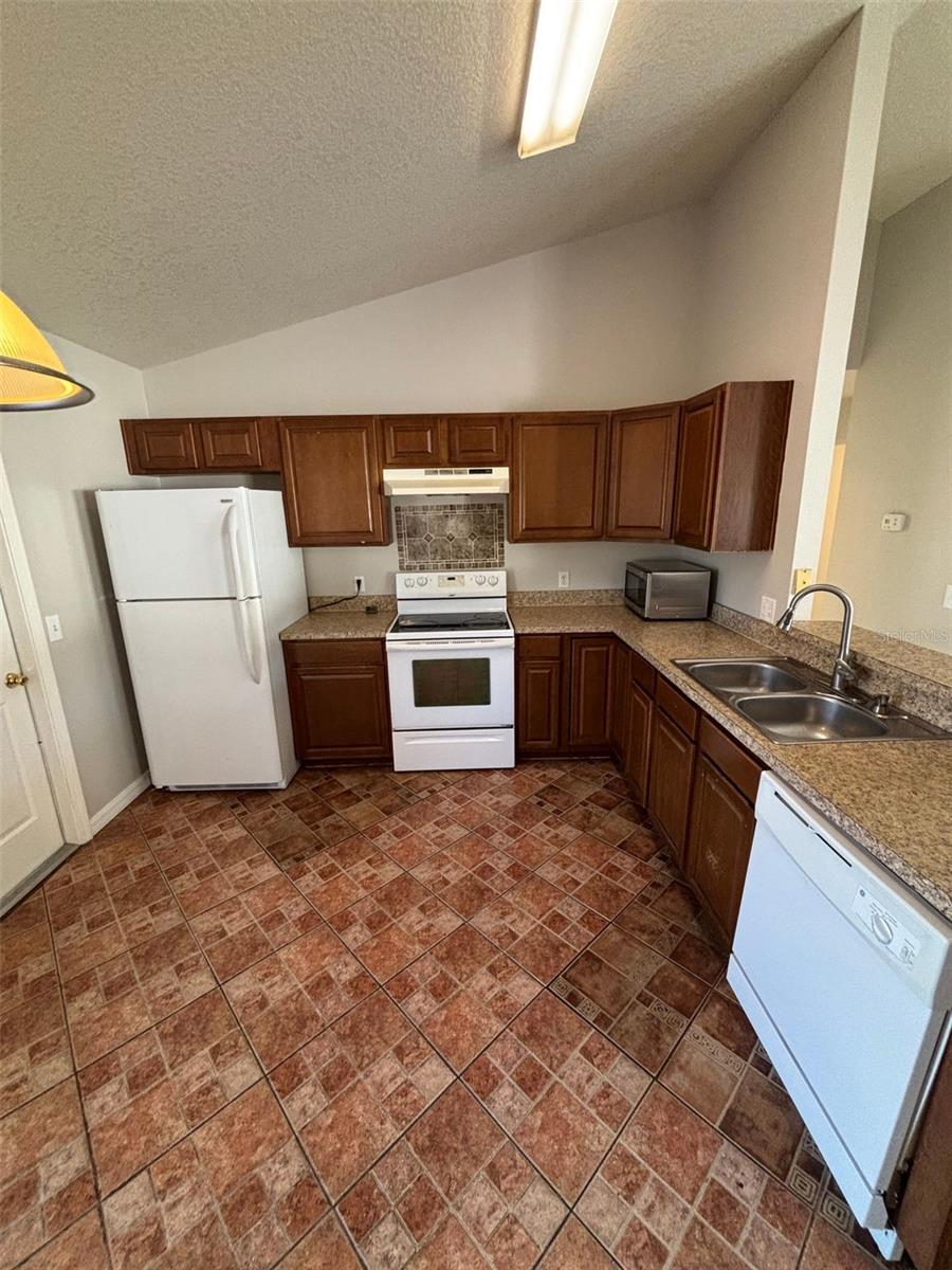 BANYAN COVE/CYPRESS WODS - Residential Lease