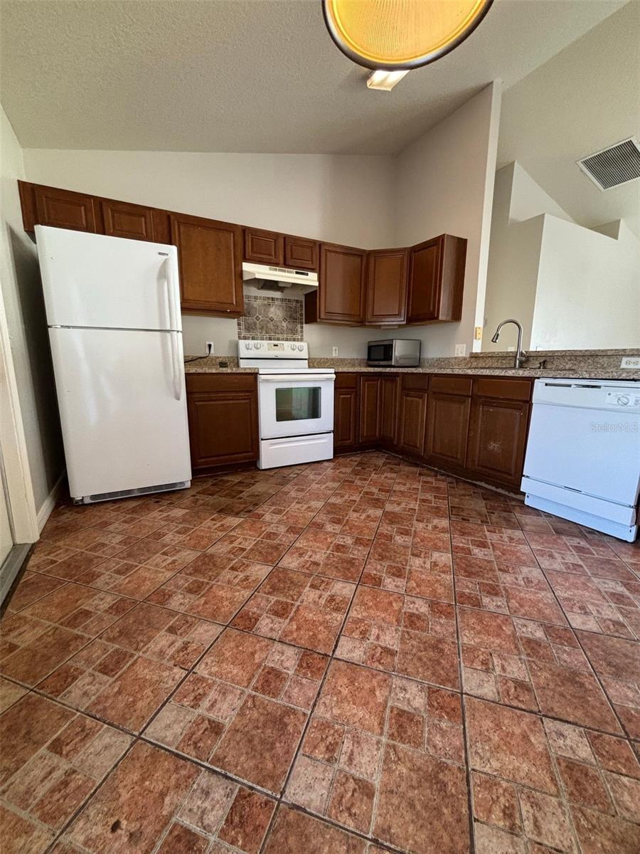 BANYAN COVE/CYPRESS WODS - Residential Lease