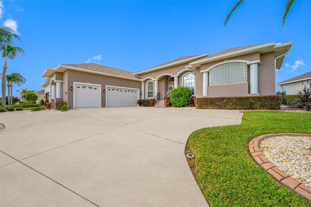 Photo of 6750 Huntington Hills Boulevard, Lakeland, FL 33810 (MLS # TB8529719)