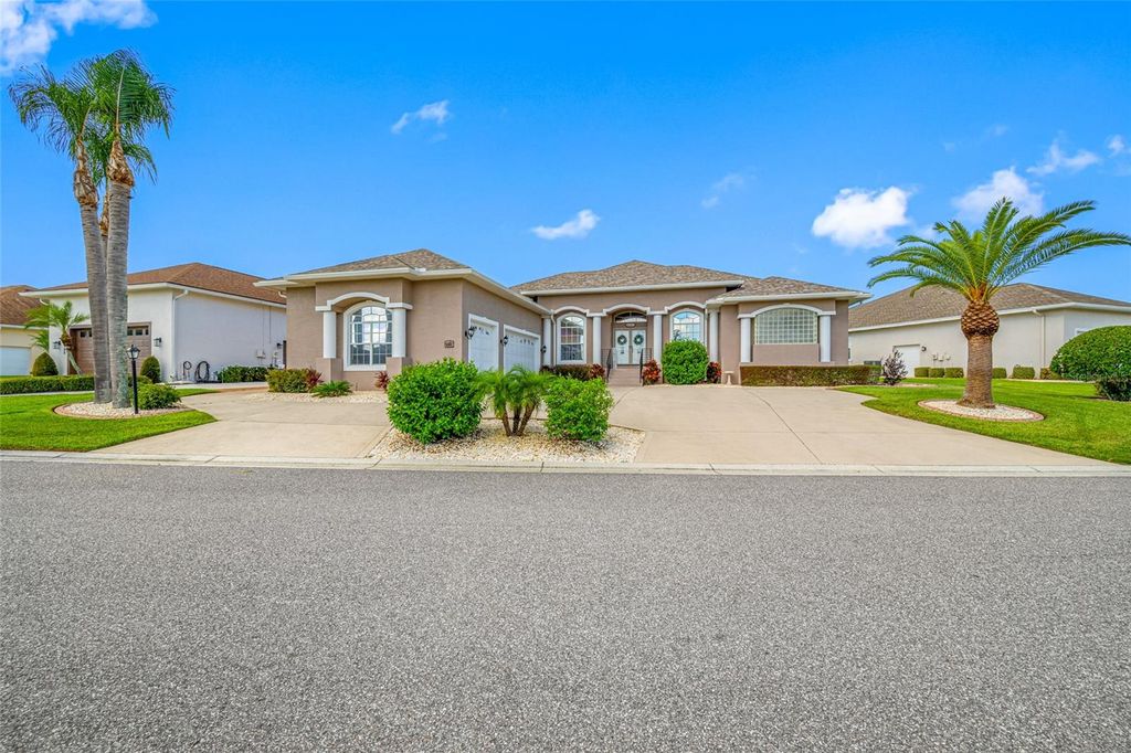 Photo of 6750 Huntington Hills Boulevard, Lakeland, FL 33810 (MLS # TB8529719)
