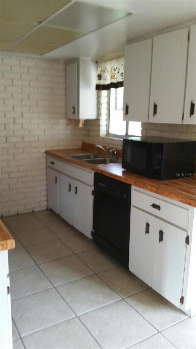 HARBOR PALMS UNIT ELEVEN - Residential Lease