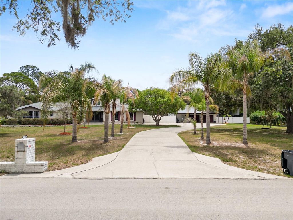 Photo of 6230 Forestwood Drive W, Lakeland, FL 33811 (MLS # L4961944)